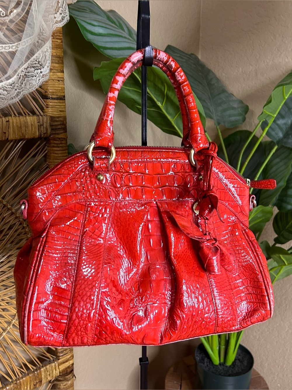 Brahmin bag in red with tulip attachment domes shape genuine leather - NOTES